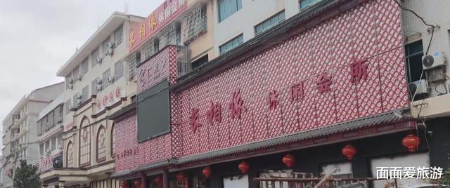 株洲 号称小香港的小镇,人口不过7万,却聚集了30多家KTV,就在湖南