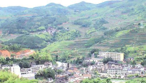 半叶观音 宁德｜柘荣县楮坪乡：山峦重叠狭长谷，新旧住宅沿山筑