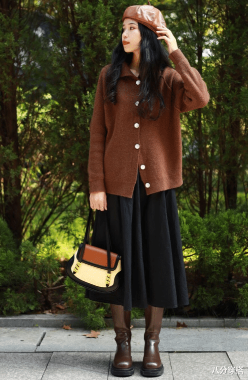 八分穿搭 “针织衫+半身裙”才是秋冬标配，穿上保暖还优雅，时髦百搭