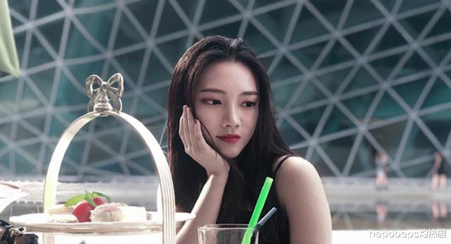 汽车|“车评人”猴哥的画风越走越偏，继痞幼和聂小雨后，又有千万网红新女主加入