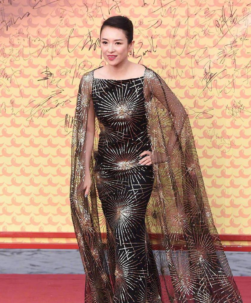 辰雪聊时尚|曾经的奥运冠军更美了！刘璇一身“小黑裙”造型，一点不像运动员