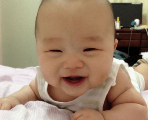 小娜说育儿|宝宝笑得越早说明“开窍”越早?娃的笑容“进化”过程,意义非凡