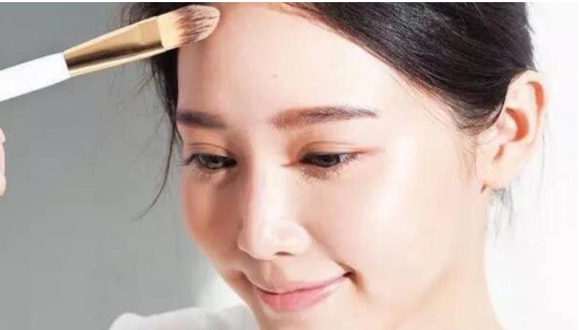 齐刘海|化妆后起皮、斑驳、卡粉？选对“妆前乳”很重要，这份攻略请收好