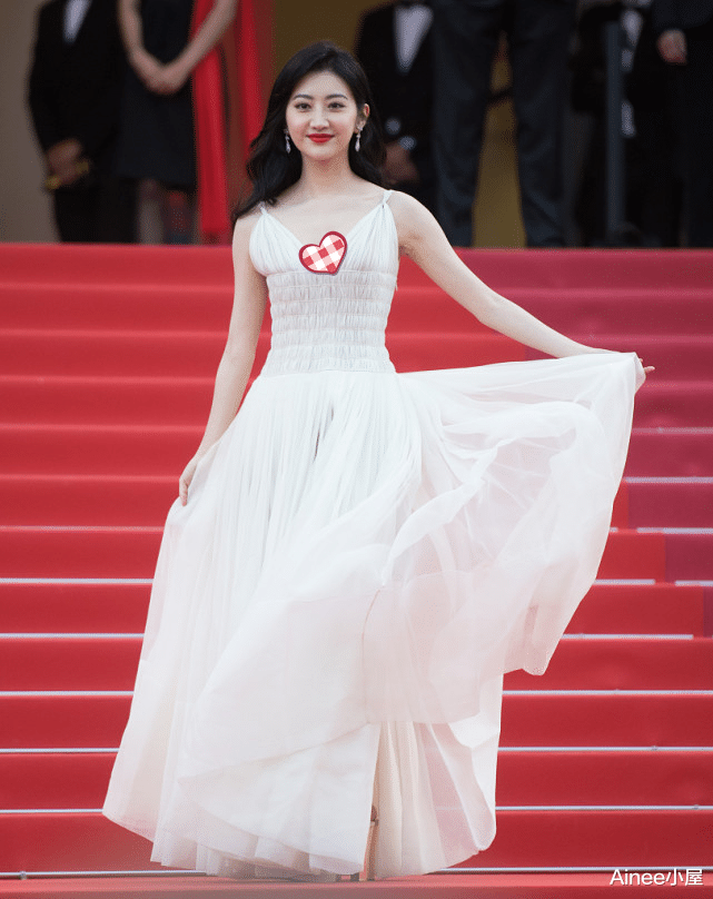 裙装|景甜的美都是红唇给的,简约裙装都挺撩人,不愧是“人间富贵花”