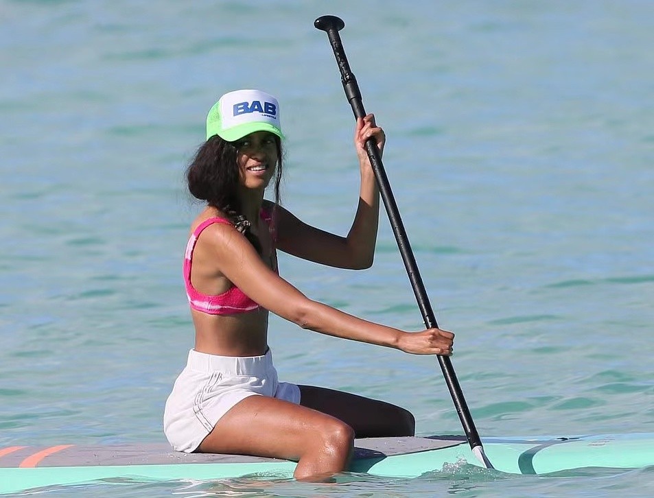 杀青|60岁奥巴马的近照老态龙钟！小女儿穿红色比基尼太成熟，腰不够细