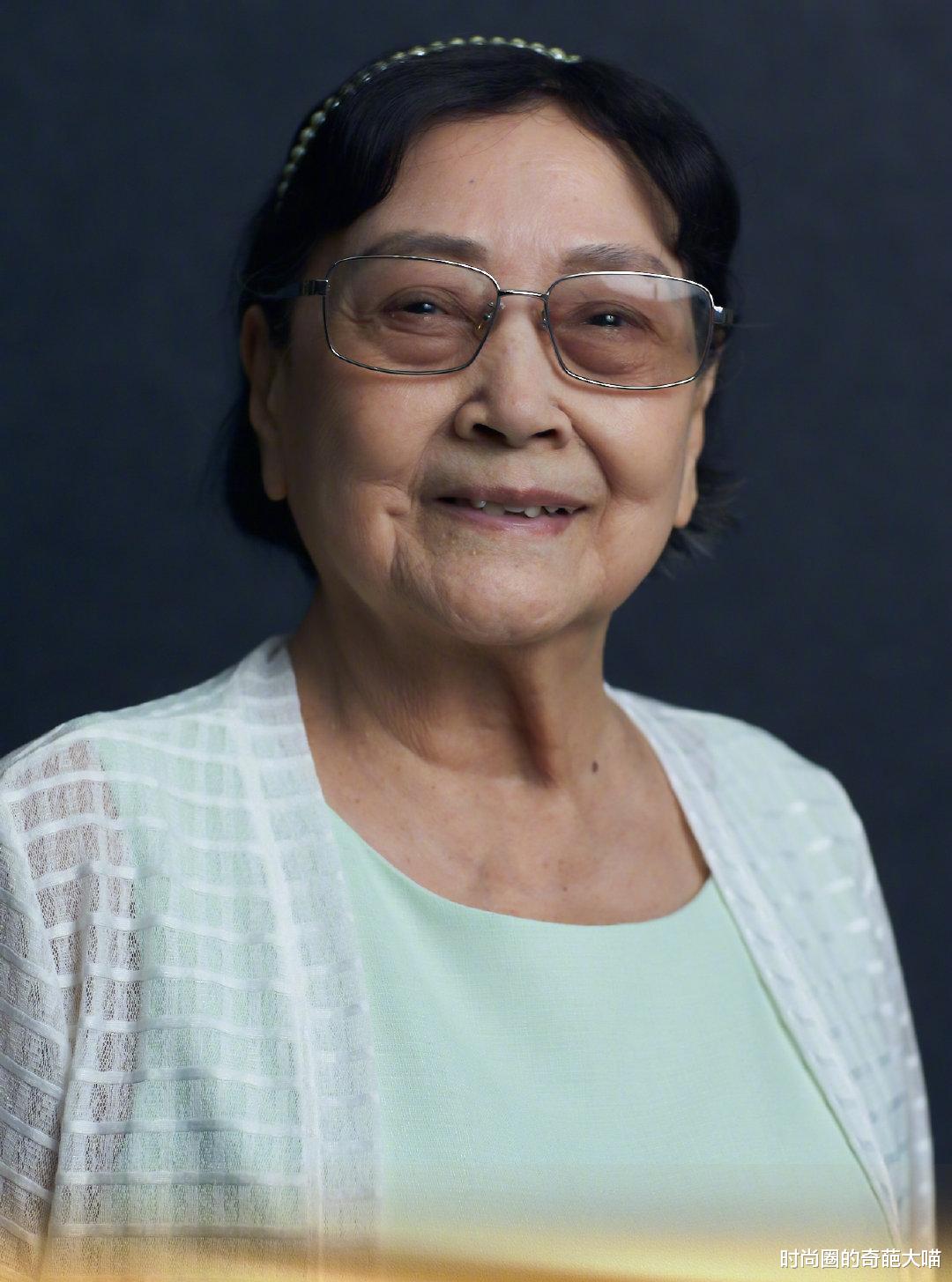 穿衣搭配|70岁老少女们真迷人，岁月沉淀历练后更展好气质，比年轻人还耀眼