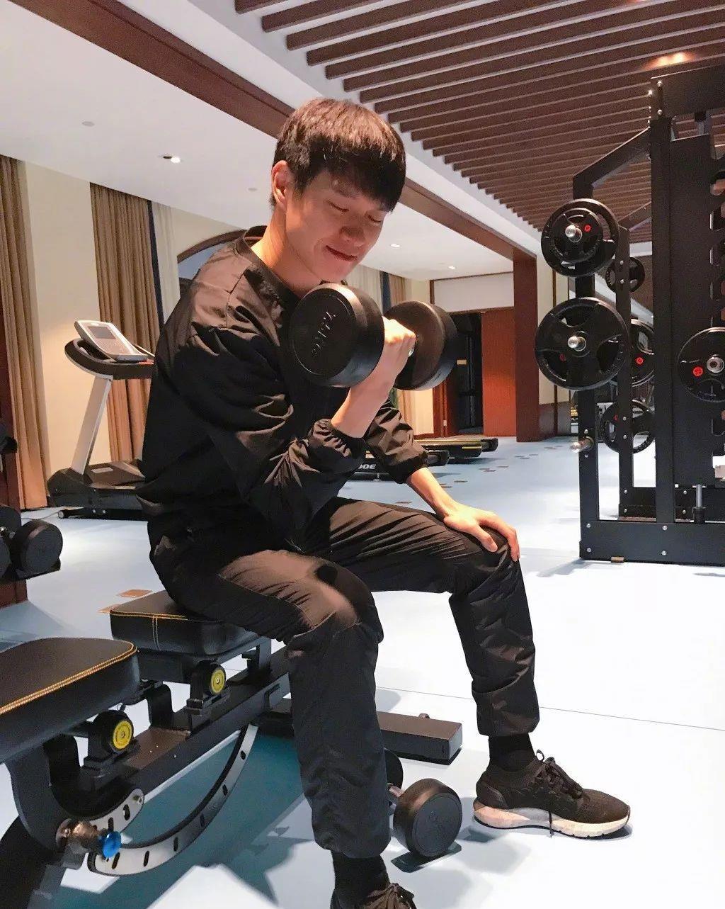 向佐|“从大胖子变成男神”的7位明星，个个很励志，向佐减掉90斤