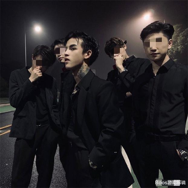 殷世航|比秦奋还矮？殷世航因1行为暴露真实身高，网友：最多1.4米！