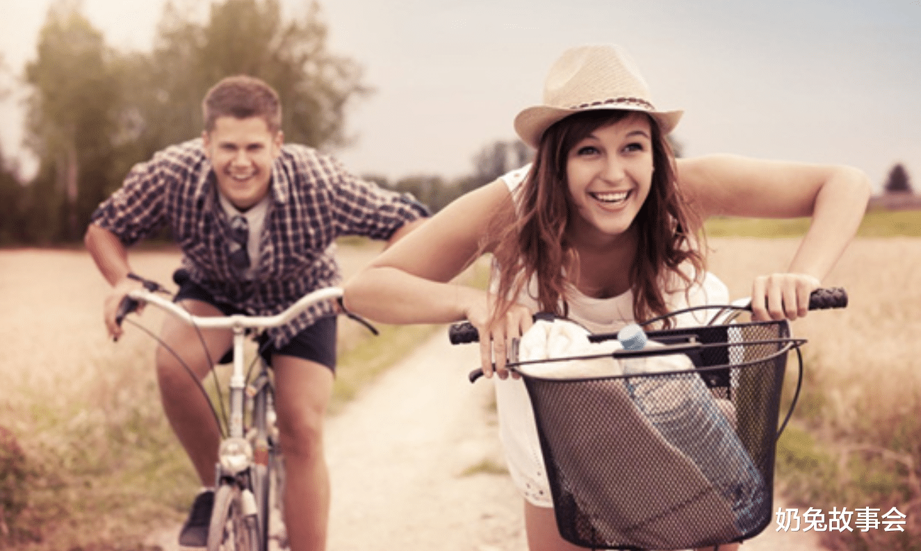 奶兔故事会|我爬山闪到腰，让儿媳妇别坐月子来照顾我，婆婆说完，女人：做梦