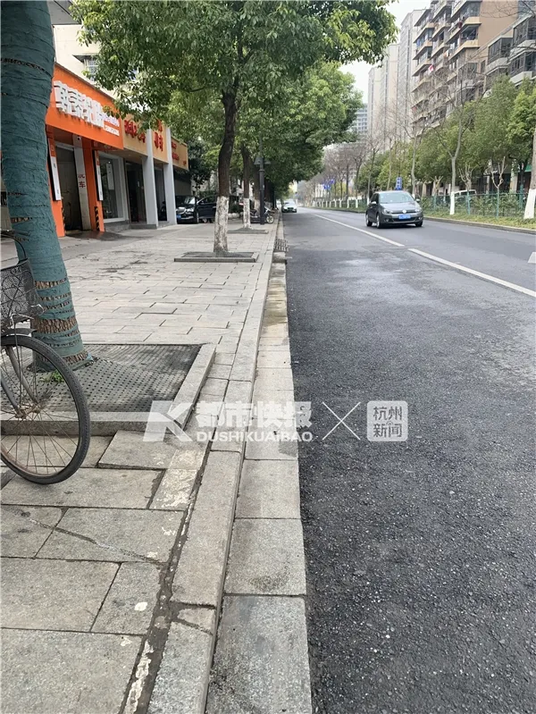 半岛晨报 小伙深夜醉酒骑电动车，摔倒不治身亡！