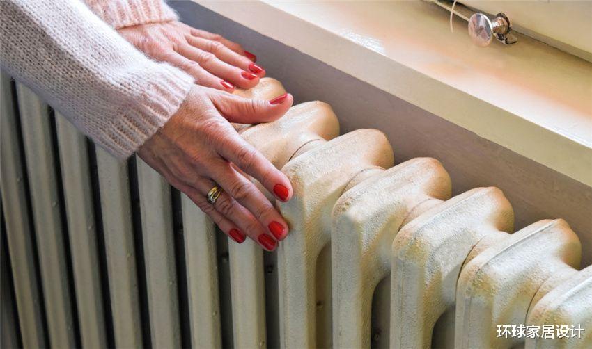 为什么家里暖气片上面热下半截凉？这种情况该如何处理？