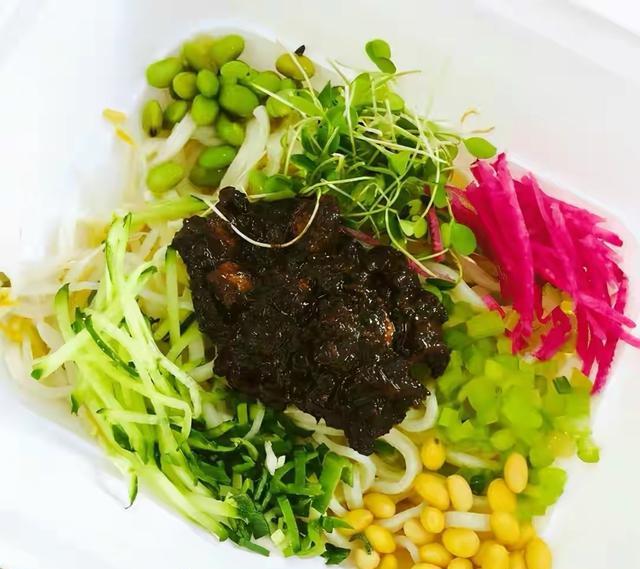 杨幂|杨幂的减脂美容餐，晒圈火了，荤素都有，网友：照着吃也能瘦