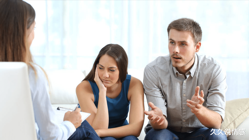 久久说情感 老婆洗澡时他女闺蜜发来：“想你了”，我帮老公回复：我老婆不在
