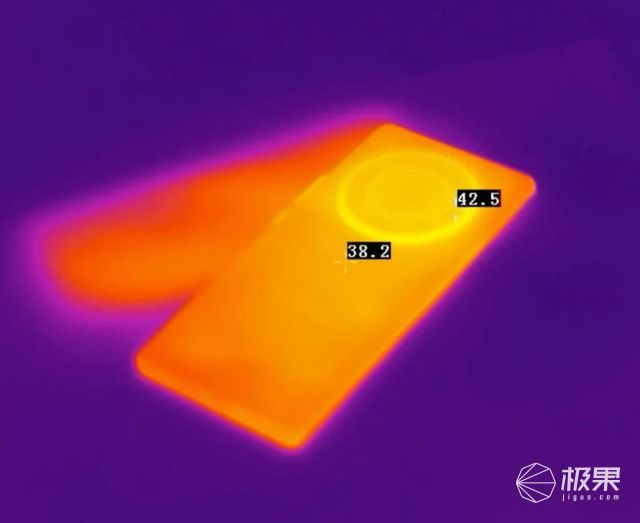 玉山 荣耀机皇「王炸」登场！5颗镜头性能彪悍，售价4599起