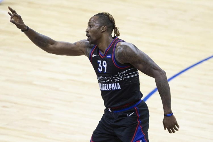 德怀特·霍华德|霍华德太恨老东家了!直接扣翻2米11大中锋!他今天就是球队老大