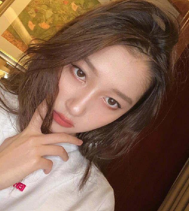 关晓彤|关晓彤营业晒美照，自创“生气妆”获好评，网友：出教程！