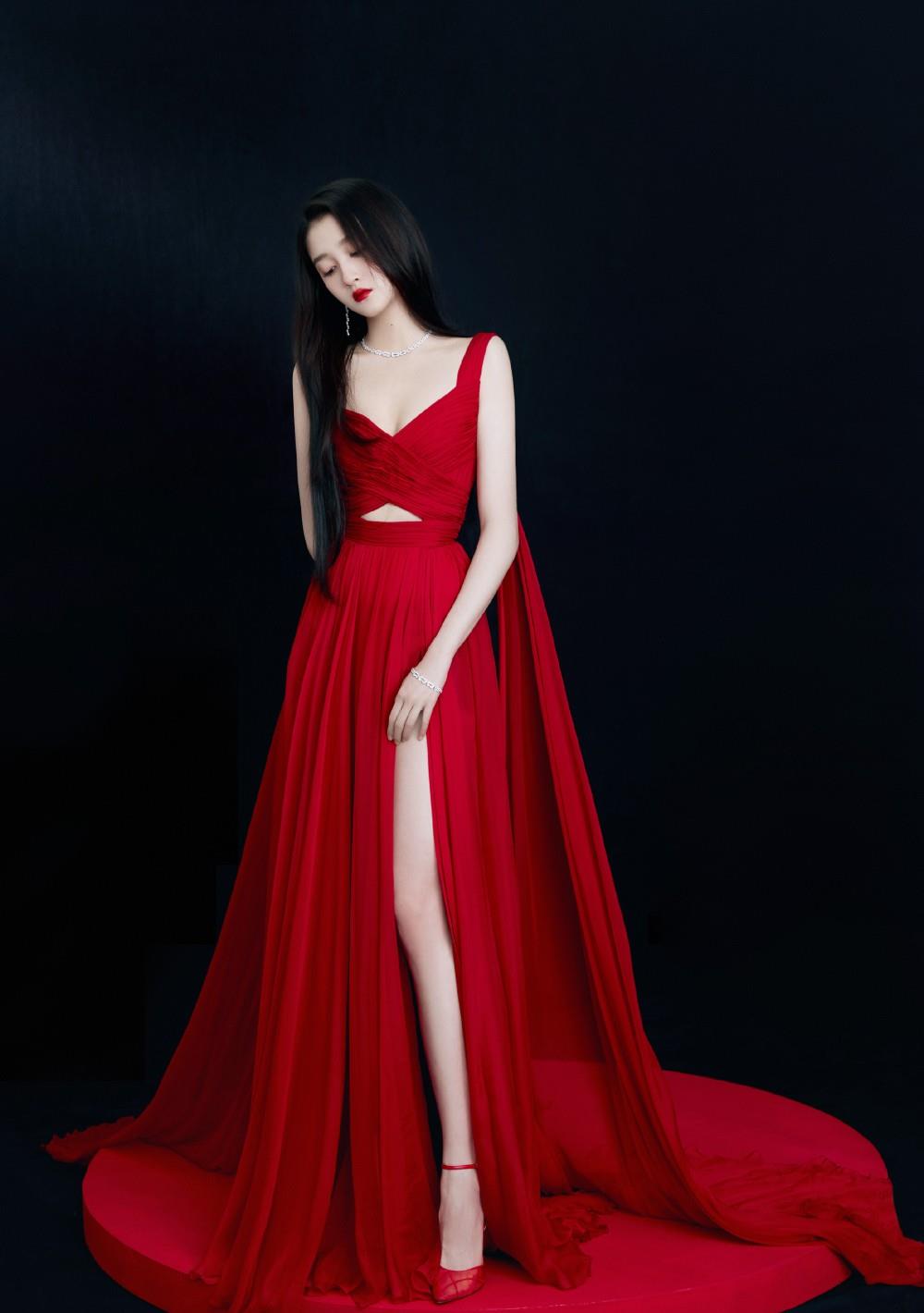 林更新|明星同穿小红裙，热巴艳丽，刘亦菲美成无法忘怀的风景线