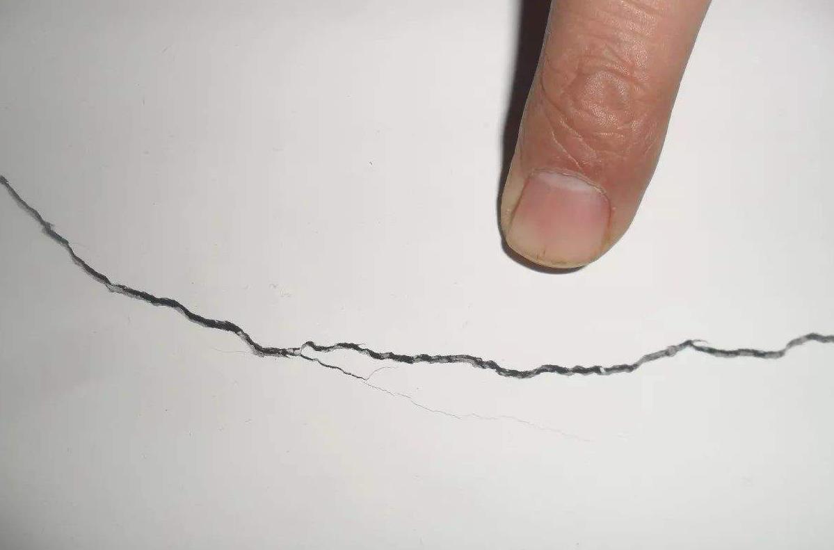 装修刷乳胶漆，有3种情况容易出现裂纹，预防和处理很重要