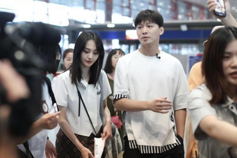 郑爽|郑爽发长文自曝现状，正式警告张恒停止骚扰，结果却遭对方再次爆料