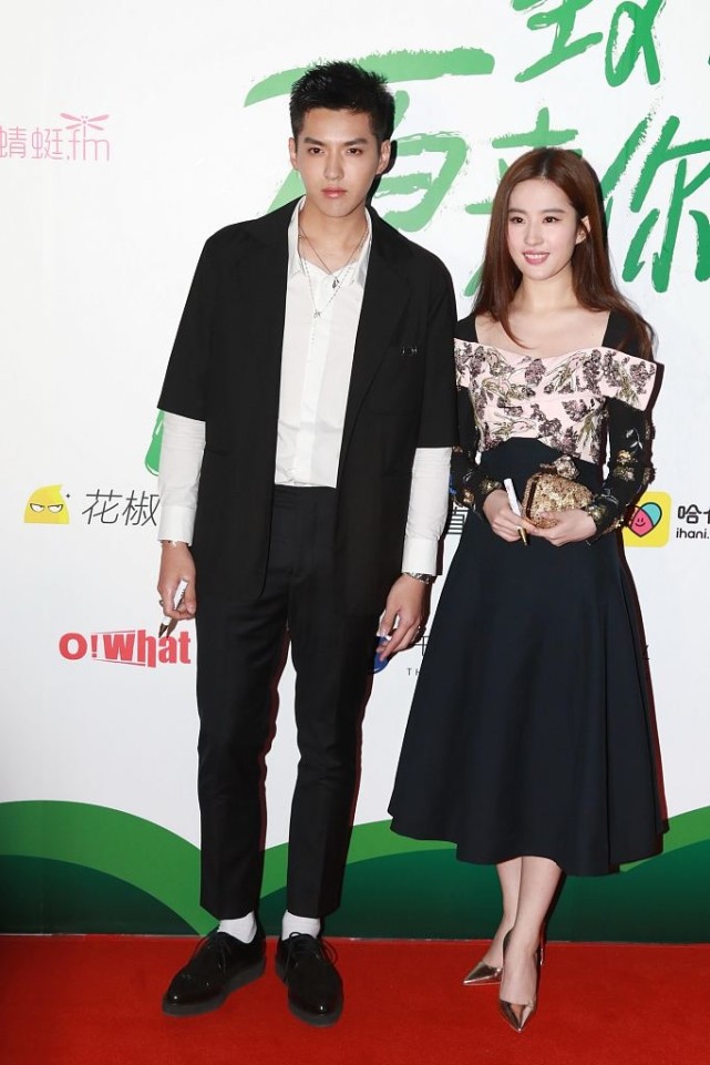 粉色|刘亦菲真的好嫩啊,看着比小3岁的吴亦凡还嫩,穿的也很可爱