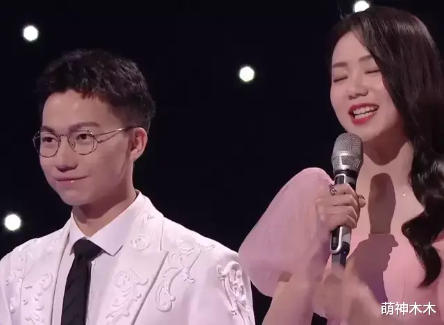 何炅|湖南台新主持跨年亮相即翻车，找不到镜头不会接话，何炅都带不动