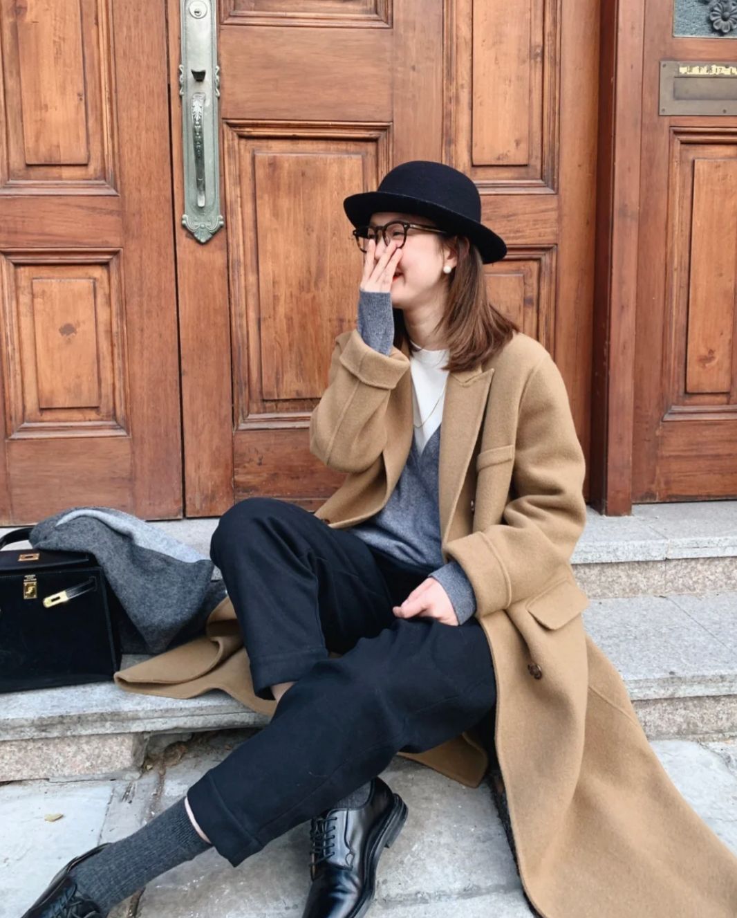 闲鱼有话说 大衣不要只会配打底衫，今年流行加个“马甲”，时髦显高还提气质