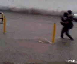 小叶娱记 “这是我新交的女朋友，兄弟们羡慕吧~”确定是女的？