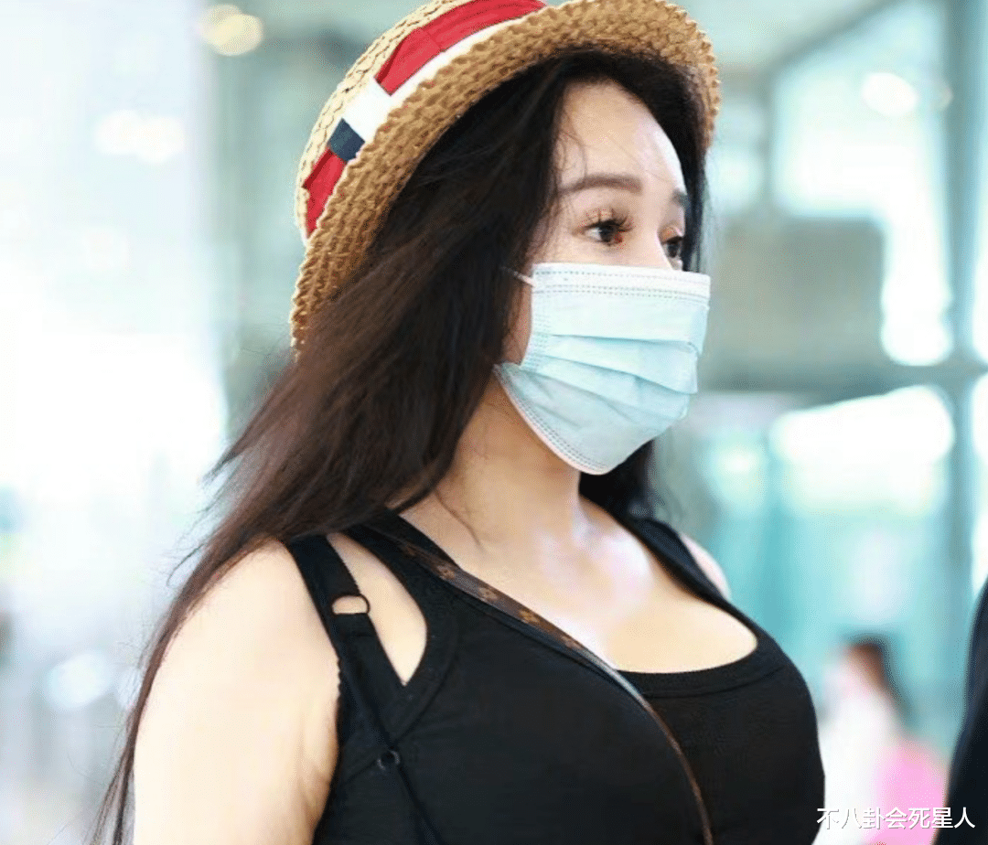 小龙女|冉莹颖的火辣身材又上热搜，网友口径一致：少对女性身材指指点点