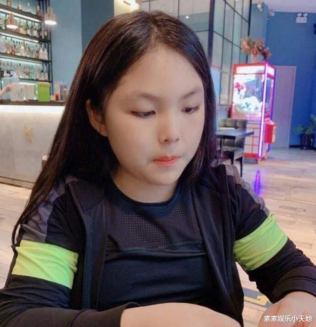 李沁|李湘离婚后，王诗龄内心变得孤独，新油画作品寓意深刻