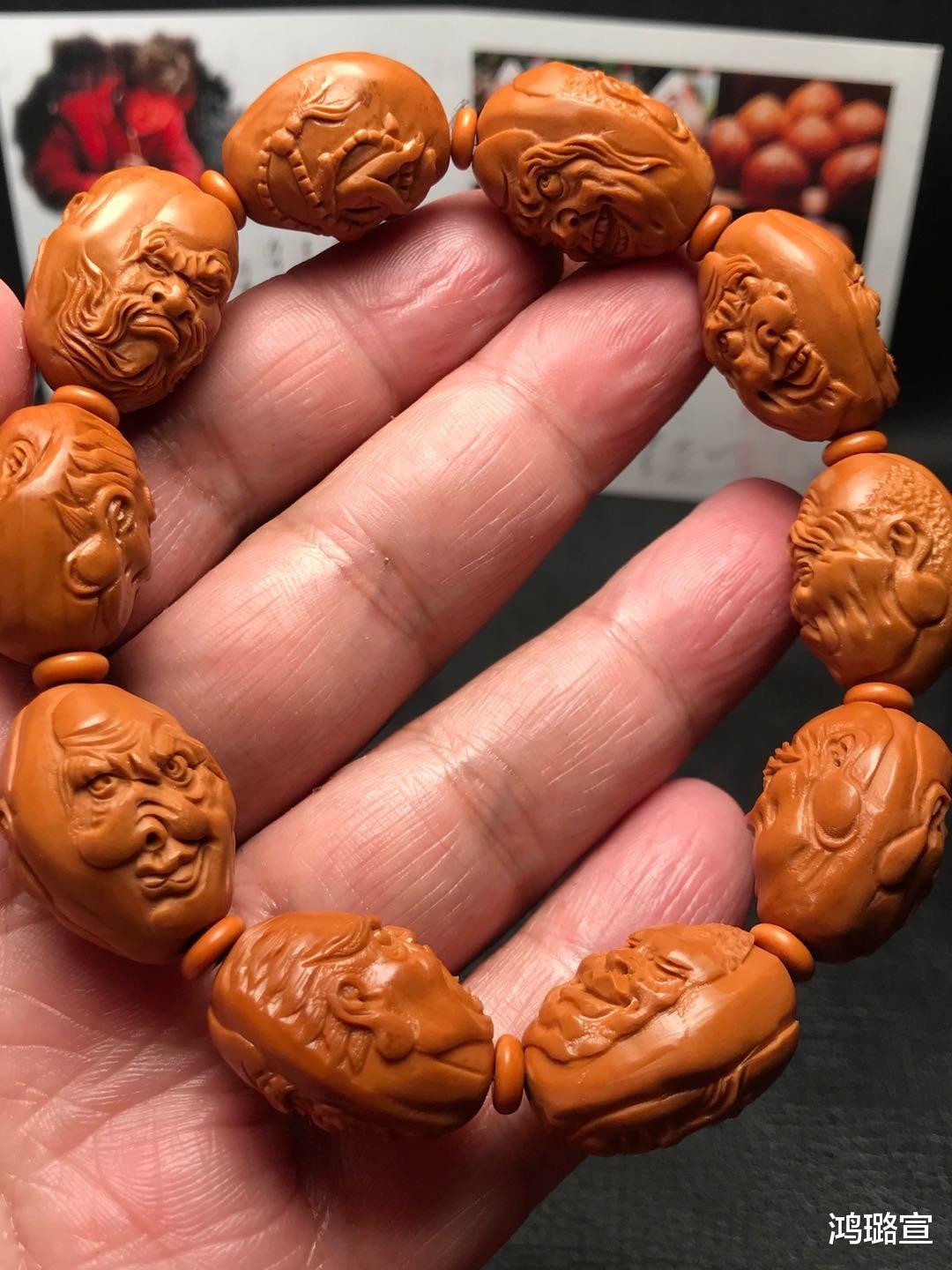 橄榄核|橄榄核雕刻上的小眼儿影响盘玩么?这件事儿说大也大,说小也小!