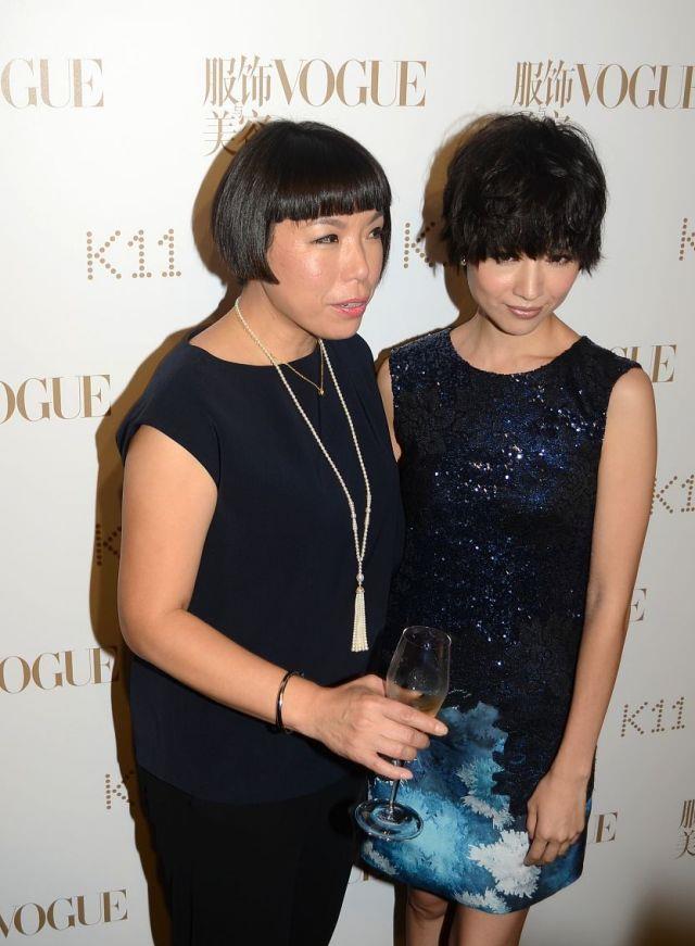 发型|董洁为博眼球太拼,黑色亮片裙配锅盖头又黑又土,大妈都比她洋气