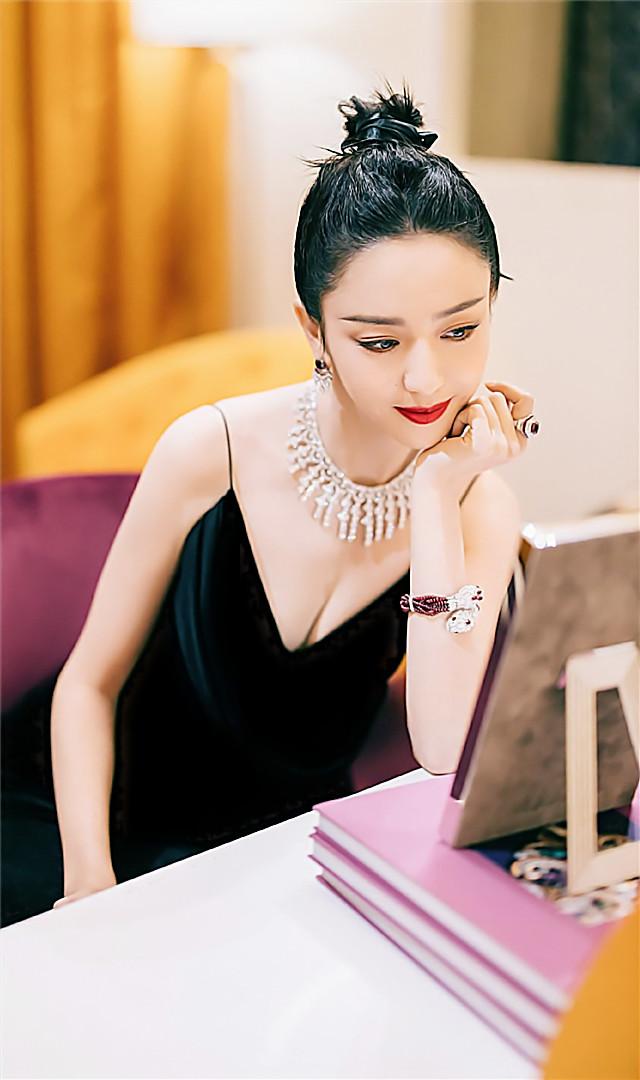 佟丽娅|佟丽娅内衣照曝光，身材妩媚迷人性感依旧，网友：真是魅力十足呀