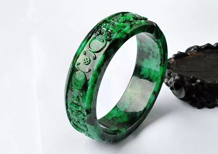 翡翠|警惕！千万别把翡翠飘藓当做飘花