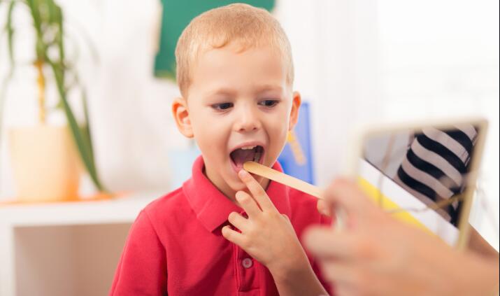 coco儿童康复师|自闭症儿童口部肌肉定位治疗是怎么回事