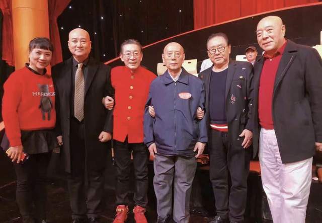 六小龄童|《西游记》主演去世！六小龄童晒旧照悼念，开播35年已有32人离世