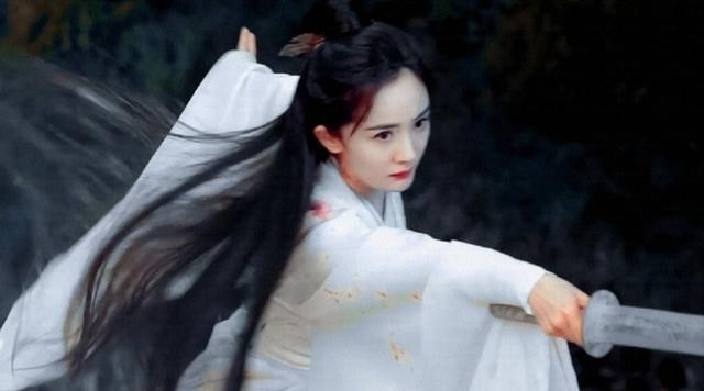 比莉|杨幂狠狠地“踹了”于正一脚