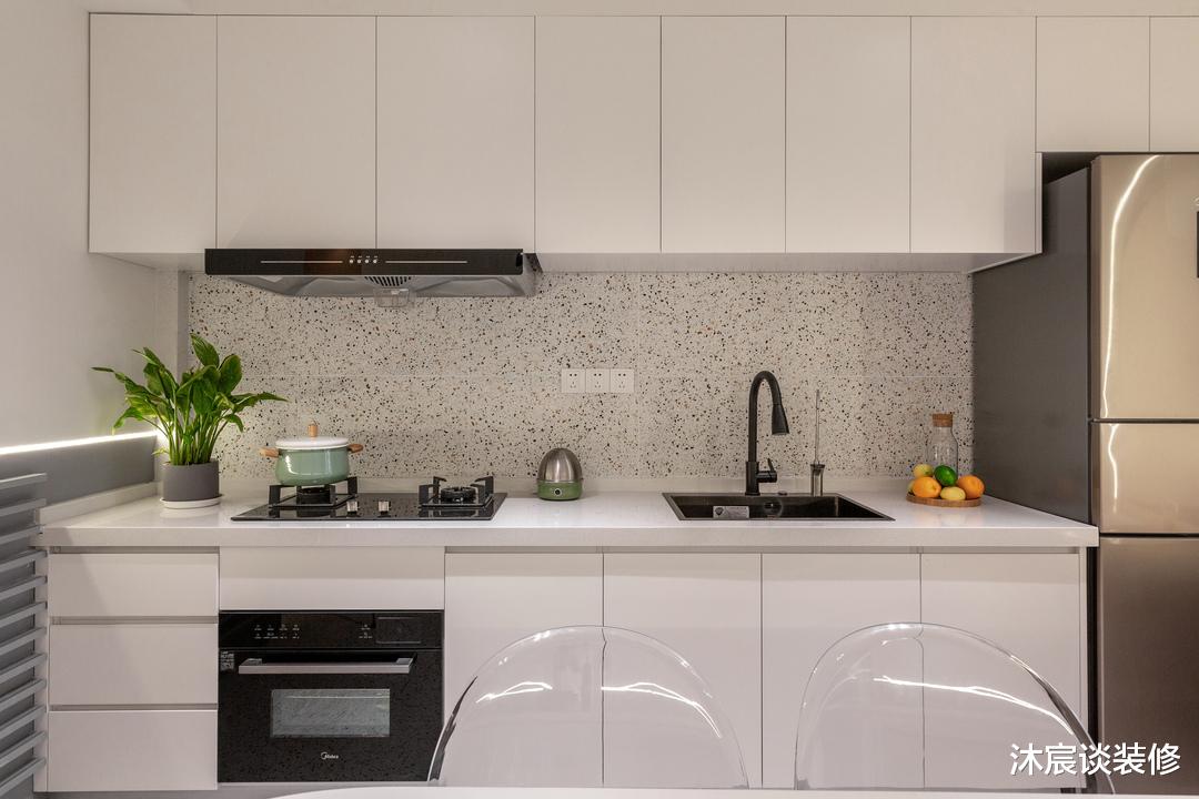 沐宸谈装修 看老破小如何“脱胎换骨”?重装34平小家,有三室有阅读区,惊艳