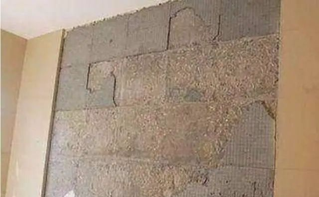 |9年老泥工师傅建议：新房地砖不能贴在墙上，现在脱落，后悔哭了