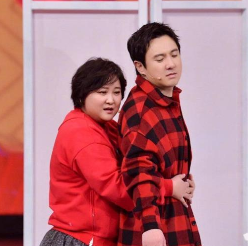 贾玲|为挣快钱“抛弃”贾玲，今从春晚巨星沦为笑柄，网友：自作自受