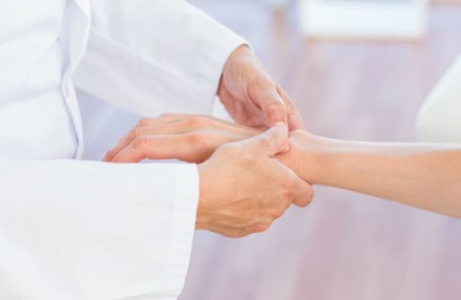 血糖|48岁男子血糖从18到5.6，医生：2物是血糖“清理工”，别不舍得吃