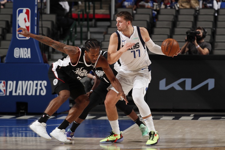 独行侠|东契奇短板浮出水面，泰伦卢想明白了，独行侠还是太依赖祖巴茨了