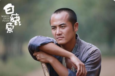 姚策|他是张嘉译的亲表弟，被表哥用11部戏捧红，如今戏约不断