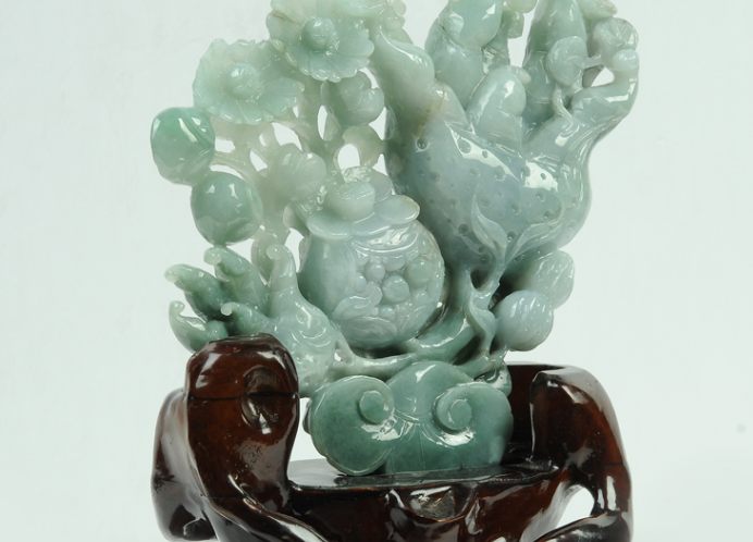 翡翠|翡翠饰品的色彩,也对它们的自身有一定的影响,是加还是夹?