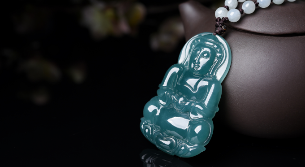 |了解一下这几个特征，也能够详细的看出翡翠赌石，如何规定价值