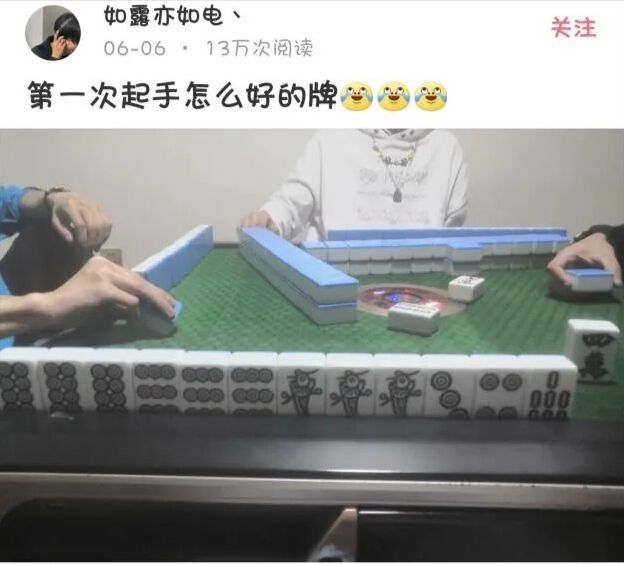 |为什么右边这个手机还能有颜色？