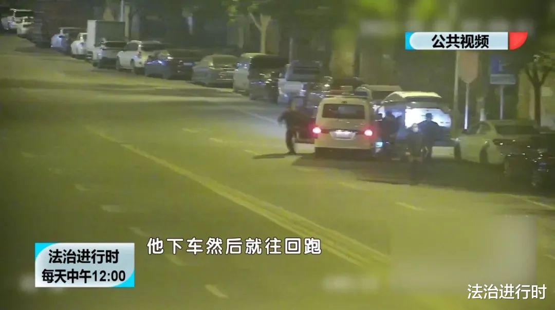 法治进行时 北京街头震撼一幕:老民警狂奔数百米追贼,曾当了22年战斗机飞行员