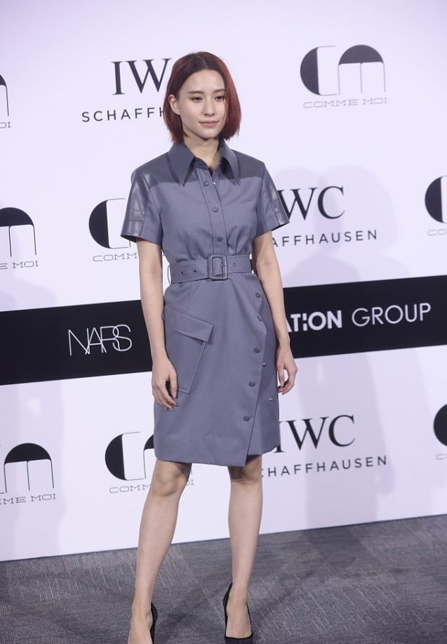 BiuFashion 何超莲不愧是富家千金，穿衣打扮真挺高级，简单的裙装也有女人味