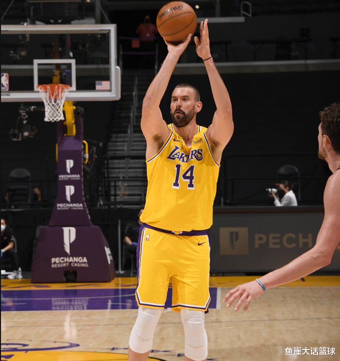 湖人队|拒爆冷！老詹25+7，库兹马末节立功，霍福德爆发，湖人签他真对了