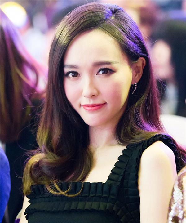 杨幂|85花十年收视排行，唐嫣0次、杨幂2次，看到赵丽颖：收视女王