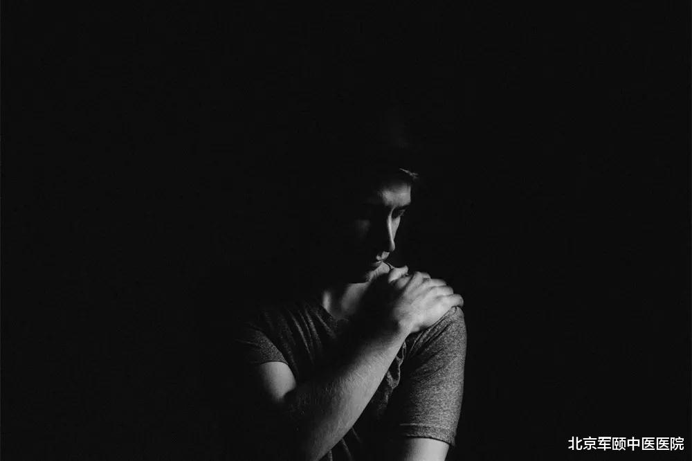 北京军颐中医医院|帕金森年轻化ing,你感到害“帕”了吗?